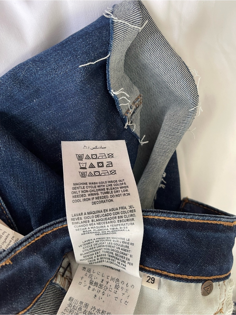 GUESS High waisted Jean Shorts -NWT-NIKI HIGH RISE SHORT Size 29 - Picture 8 of 9
